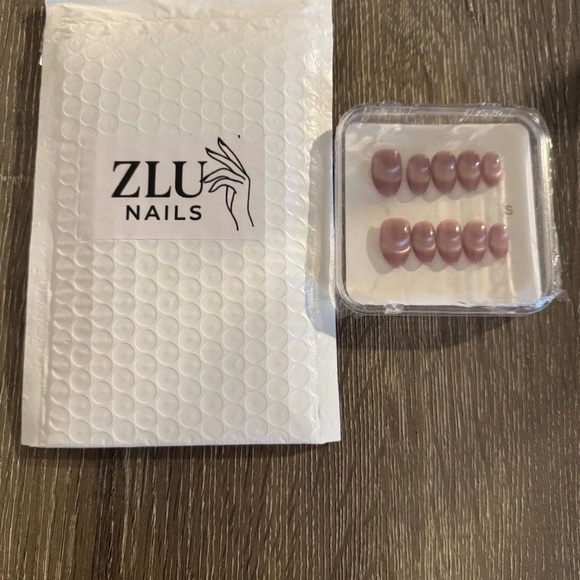 Pink Press-On Nails Set - Picture 3 of 4